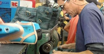 La industria del calzado ya destruy� 3.500 empleos