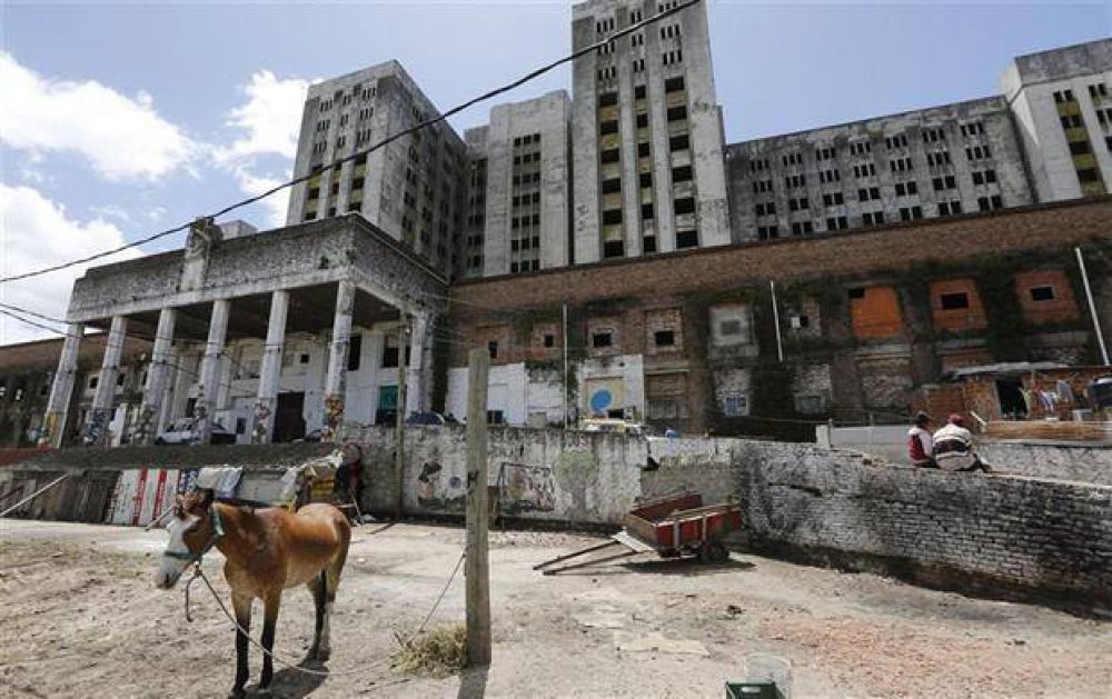 El Elefante Blanco est� casi vac�o y mudar�n all� un ministerio