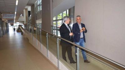 El Dr. Daniel L�pez Rosetti visit� el CIS La Banda