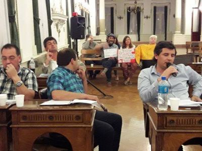 En menos de tres minutos, aprobaron el aumento salarial pol�tico