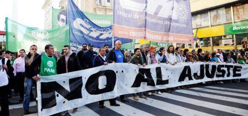 Las dos CTA y movimientos sociales marchan a Plaza de Mayo contra el ajuste 