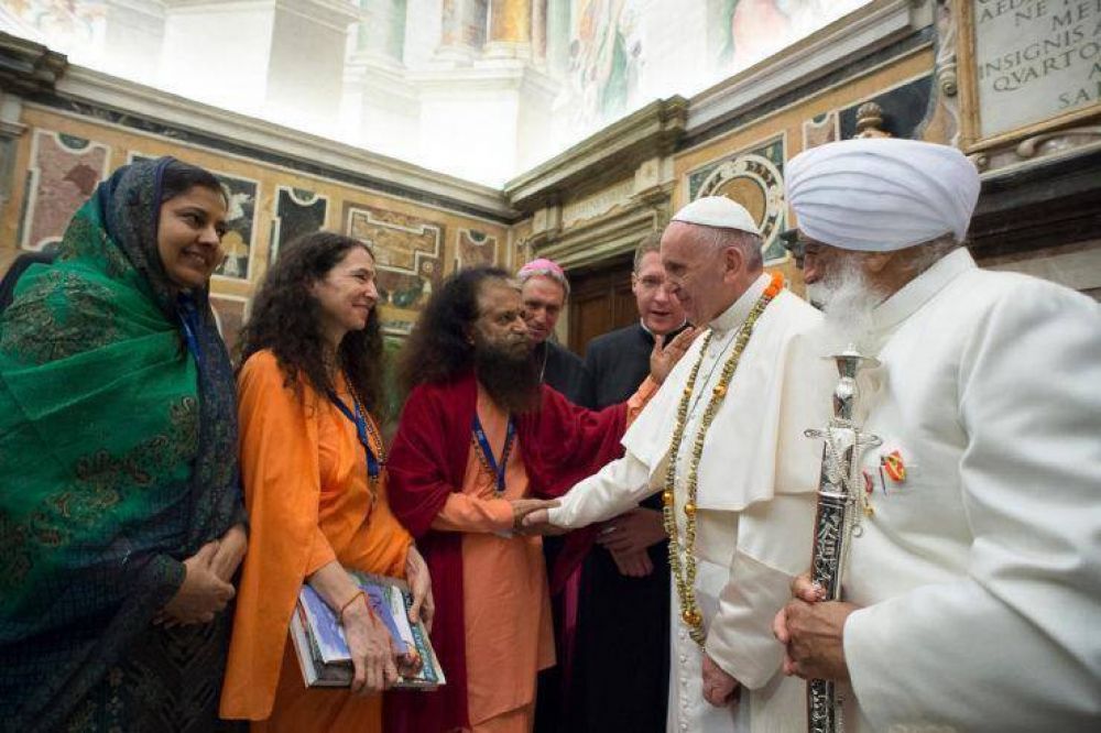 El Papa pide favorecer el encuentro pacfico entre los creyentes y una libertad religiosa real