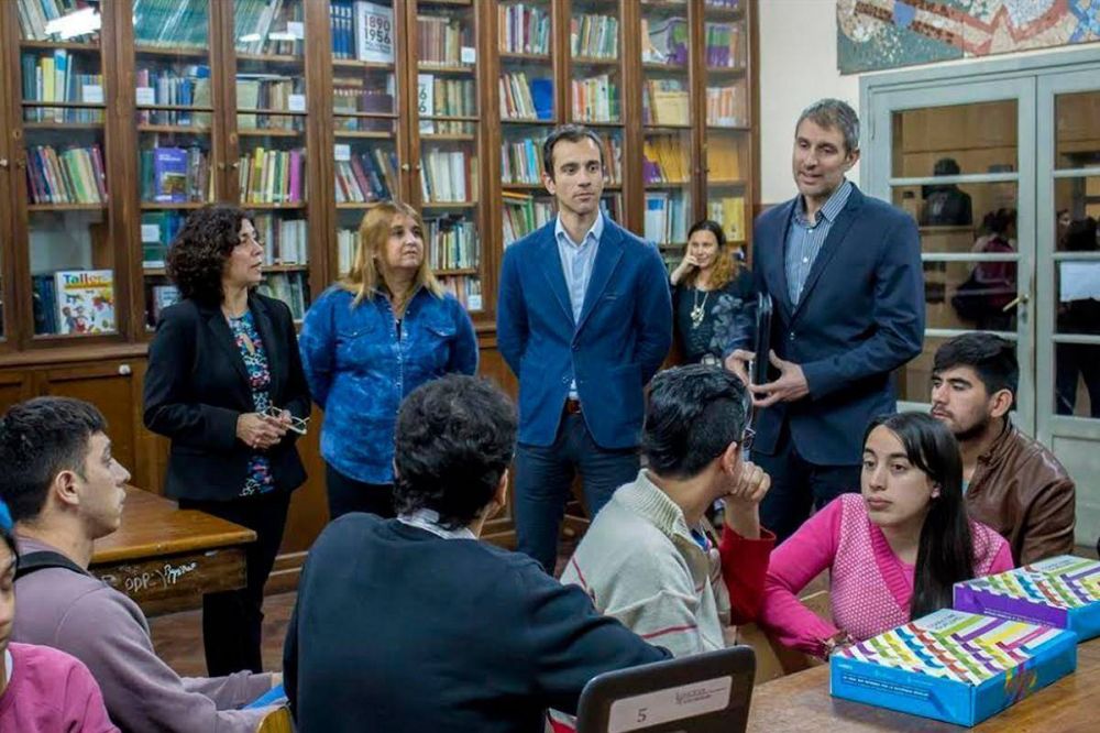 115 estudiantes recibieron las netbooks de 