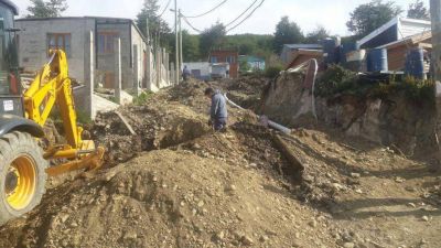 Se realiz� el tendido de ca�er�a para cloacas y preparan la colocaci�n de la escalera