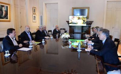El an�lisis frut�cola termin� en una reuni�n de gestos pol�ticos de Macri a Weretilneck