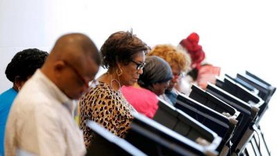 El voto anticipado de 31 millones de personas ofrece las primeras pistas de un final de infarto en EE.UU.