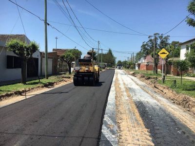 Comenzaron las obras de asfalto en el barrio Belisario Rold�n