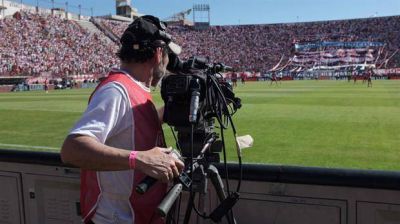 Con la salida del Estado, el f�tbol por televisi�n ser� pago y se distribuir� entre varias empresas