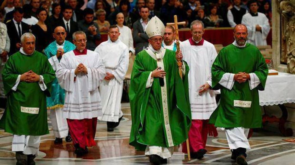 Tras una in�dita misa ante mil detenidos, el Papa pidi� una mejora de las condiciones carcelarias