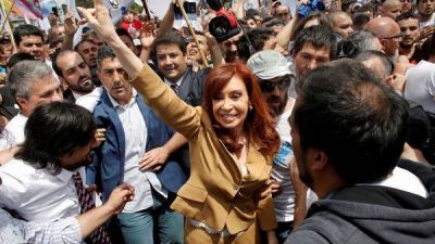 Para esconderlos de la Justicia, los K movieron entre cuentas $ 82 millones