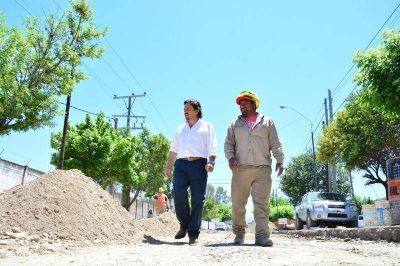 El intendente S�enz supervis� los trabajos que se realizaron en un tramo del canal Oeste