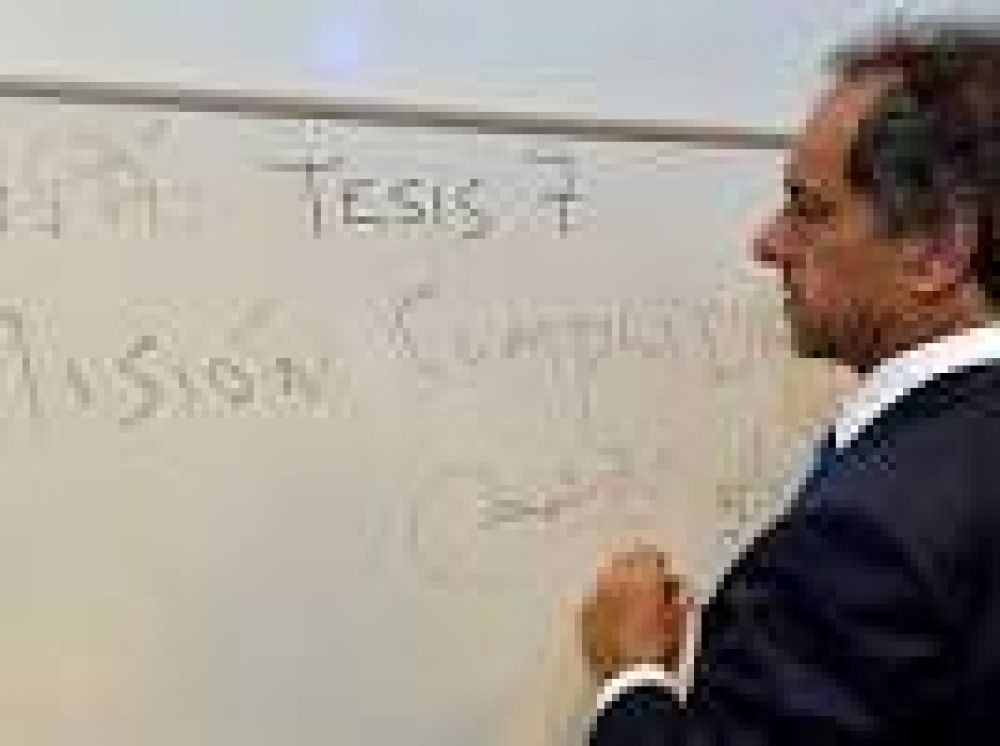 Denunciaron a Daniel Scioli por fraude en la obtenci�n de su t�tulo