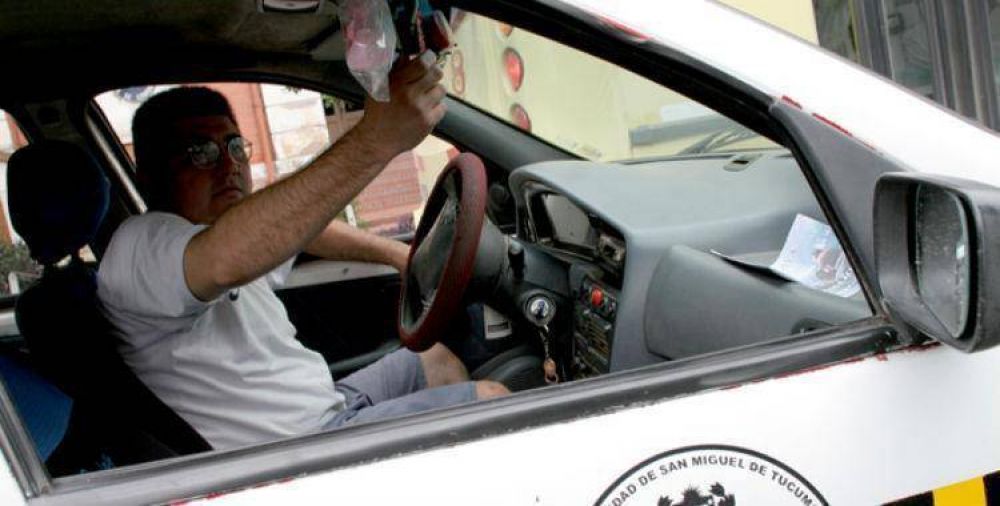 Taxistas piden aumento de tarifas pero se rehusan al blanqueo