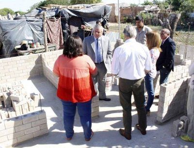 Infante supervis� la ejecuci�n del Programa de Viviendas Sociales