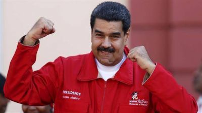 En Venezuela tambi�n falta gasolina: interminables colas de autos para cargar combustible