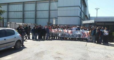 Pese a los anuncios, todav�a hay mil despedidos y recrudece el conflicto de Cresta Roja