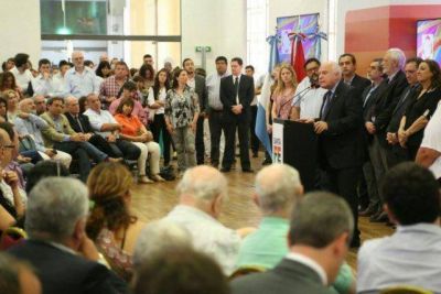 El gobernador present� el plan 