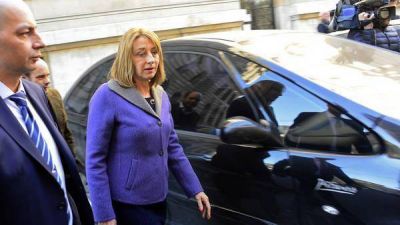 Imputaron a Gils Carb� por filtrar expedientes a la SIDE