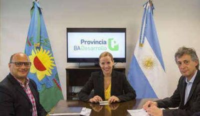 El intendente firm� un contrato para impulsar la instalaci�n de luminarias LED en el municipio