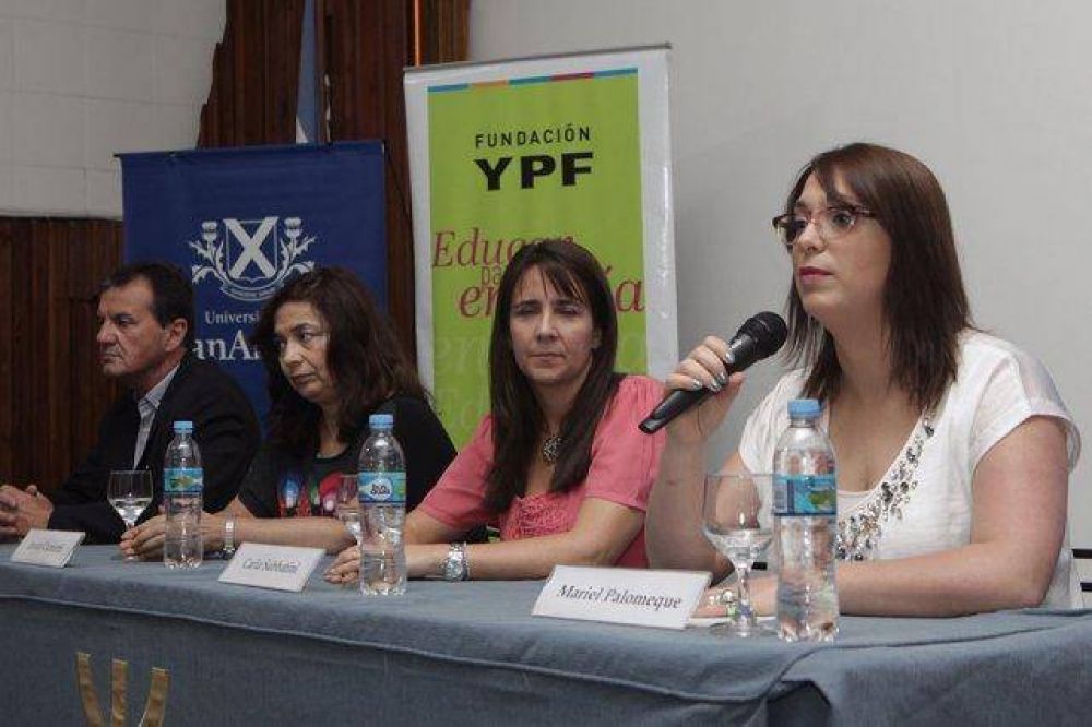 Docentes mendocinos debaten sobre los desaf�os y oportunidades de la educaci�n energ�tica y ambiental