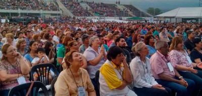 Una multitud presenci� la primera jornada del padre Dar�o Betancourt