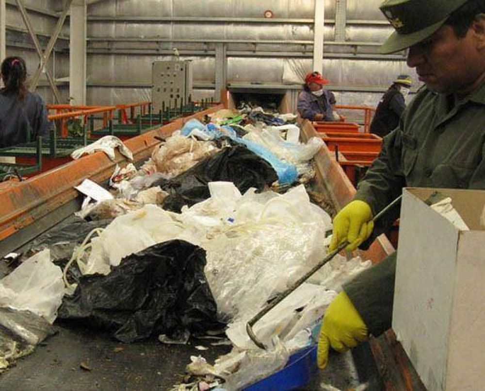 Recolectan 50 toneladas de basura por mes en Trelew