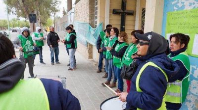 Delegados del cementerio siguen sin cobrar un peso