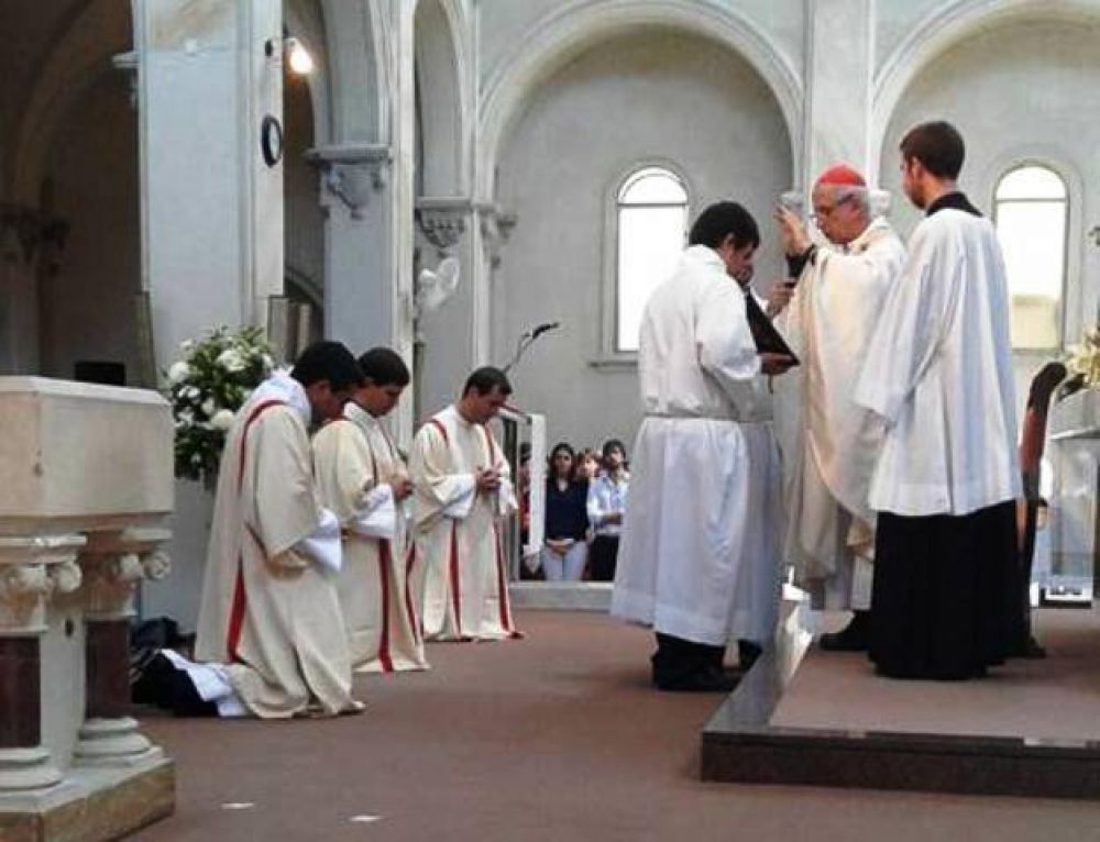 El cardenal Poli orden a tres nuevos sacerdotes porteos