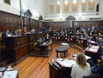 Senadores convirtieron en ley los proyectos de Aval�o e Impositiva del Ejecutivo