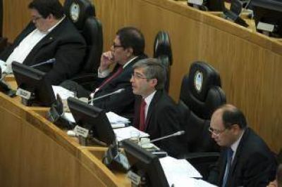 Radicales insisten para que se derogue el r�gimen especial de compras para la DAU