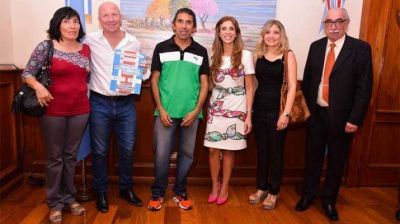 La gobernadora y Mc Allister ayudaron a clubes santiague�os