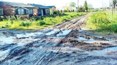 El intendente confirm� que el 23% del presupuesto ir� a obra p�blica y que ahora est�n esperando una motoniveladora para arreglar las calles