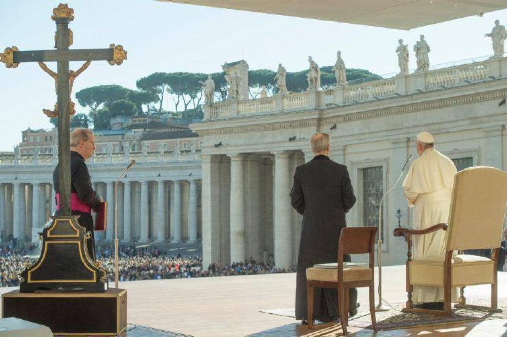 El Papa pide que nadie se sienta abandonado ni acusado