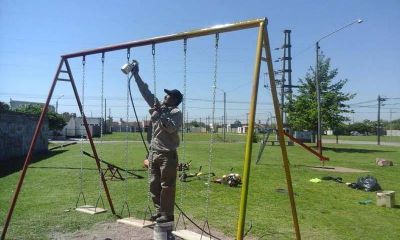 Trabajos de mejoramiento en la plaza del barrio Facundo Quiroga I