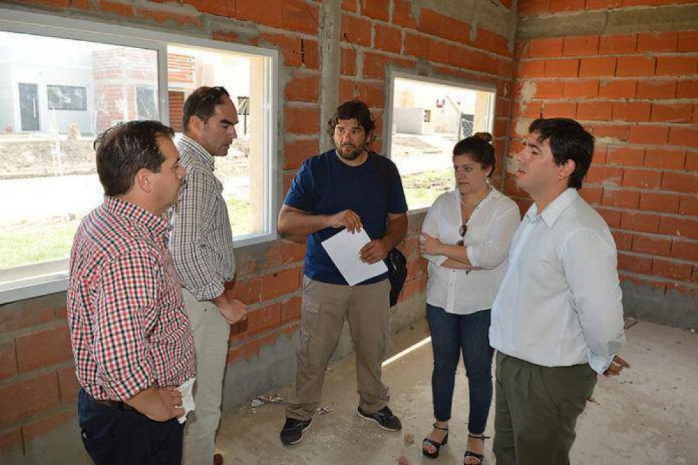 Reanudan la construccin del centro de salud de Villa Las Lomas Norte