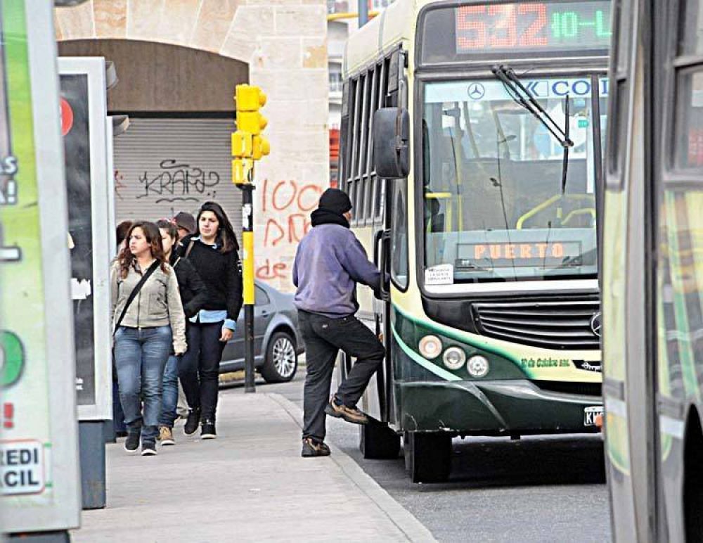 Transportistas piden una suba del 23,7% en el precio del boleto