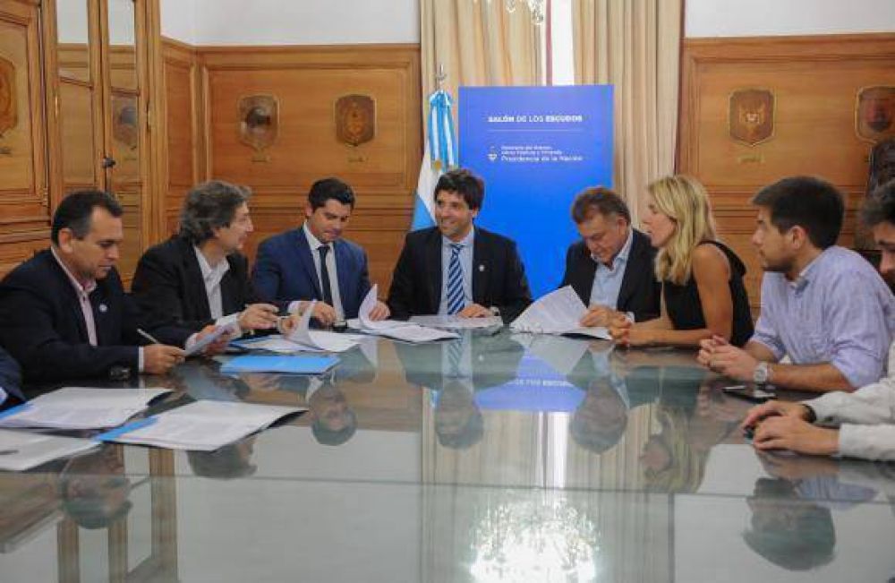 Santa Luc�a recibi� $75 millones para invertir en infraestructura