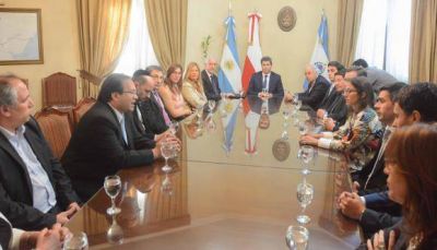 Embajador polaco visit� a U�ac y fue declarado Hu�sped Oficial