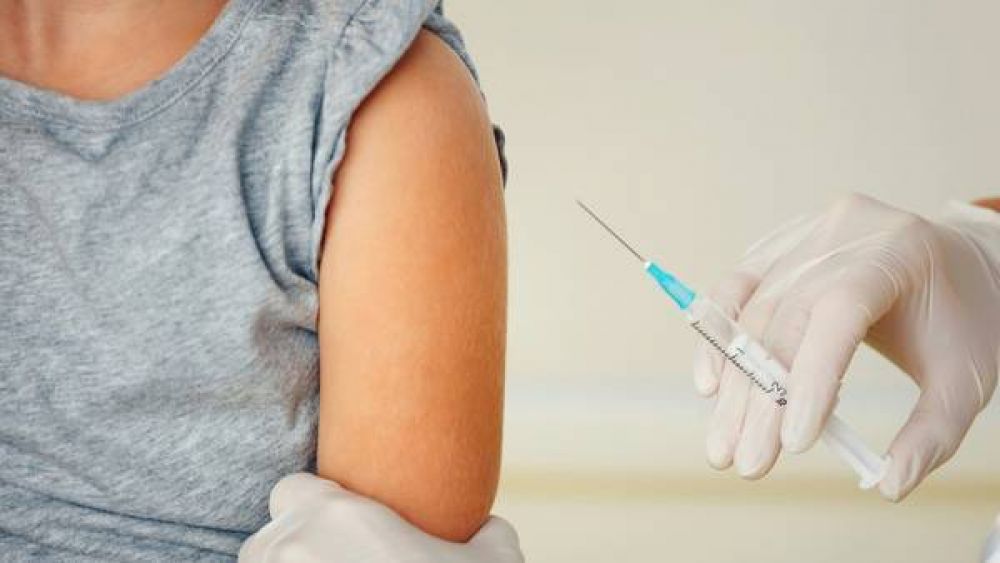 Extienden la vacuna del VPH obligatoria a los varones de 11 aos