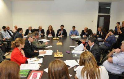 Se trabaja en la futura Ley de Fitosanitarios de la provincia de Buenos Aires: importante reuni�n en Diputados