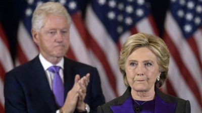 Dolida, Hillary tard� en asumir la derrota y prometi� seguir luchando