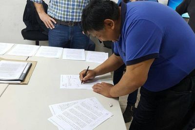 Petroleros rubric� con Tecpetrol continuidad de pago a Trabajadores
