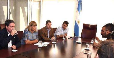 H�bil movida de gremios involucr� a la Legislatura en el tema salarial
