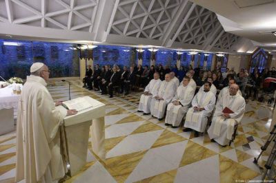 El Papa en Sta. Marta: El Reino de Dios no es una �religi�n del espect�culo�