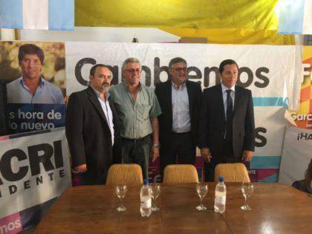 El Ministro de Trabajo de la Provincia de Buenos Aires visit el local de Cambiemos