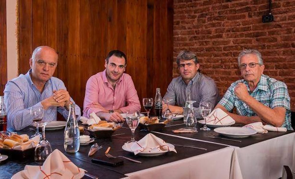 GRINDETTI JUNTO A LAS NUEVAS AUTORIDADES DE LA UCR DE LANUS