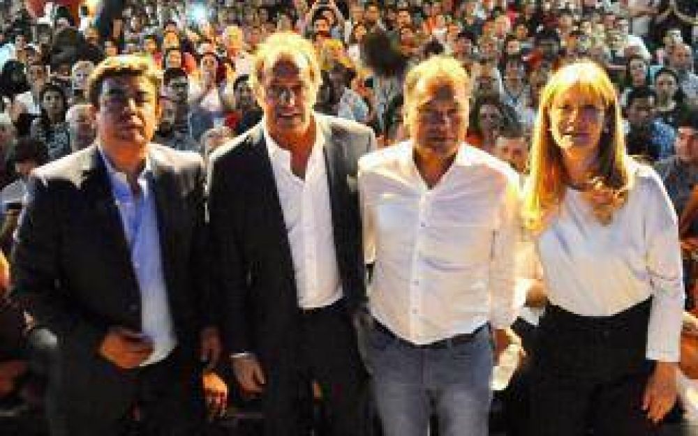 Elecciones 2017: Scioli de campaa en Moreno