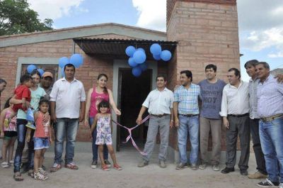 Se inauguraron viviendas sociales en Pozo Hondo, Fisco de F�tima y El Arenal