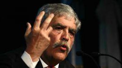 Julio De Vido neg� haber haber firmado contratos con la empresa Skanska