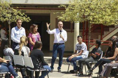 Lo hizo de nuevo: Larreta us� alumnos truchos